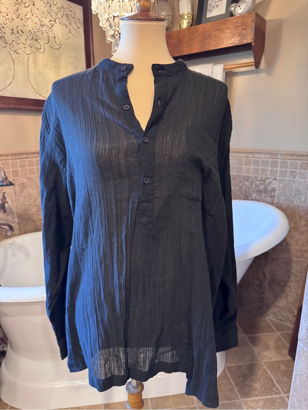 Everblue medium Women’s Black Lightweight Button-Front Blouse